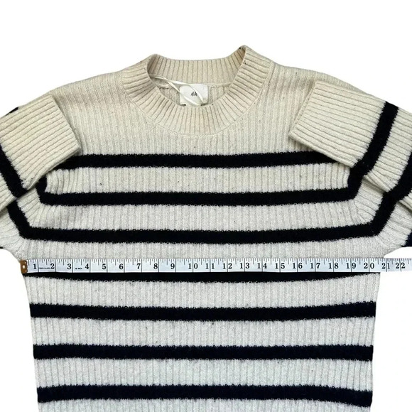 H&M Women’s Striped Cable Knit Sweater - Picture 6 of 8